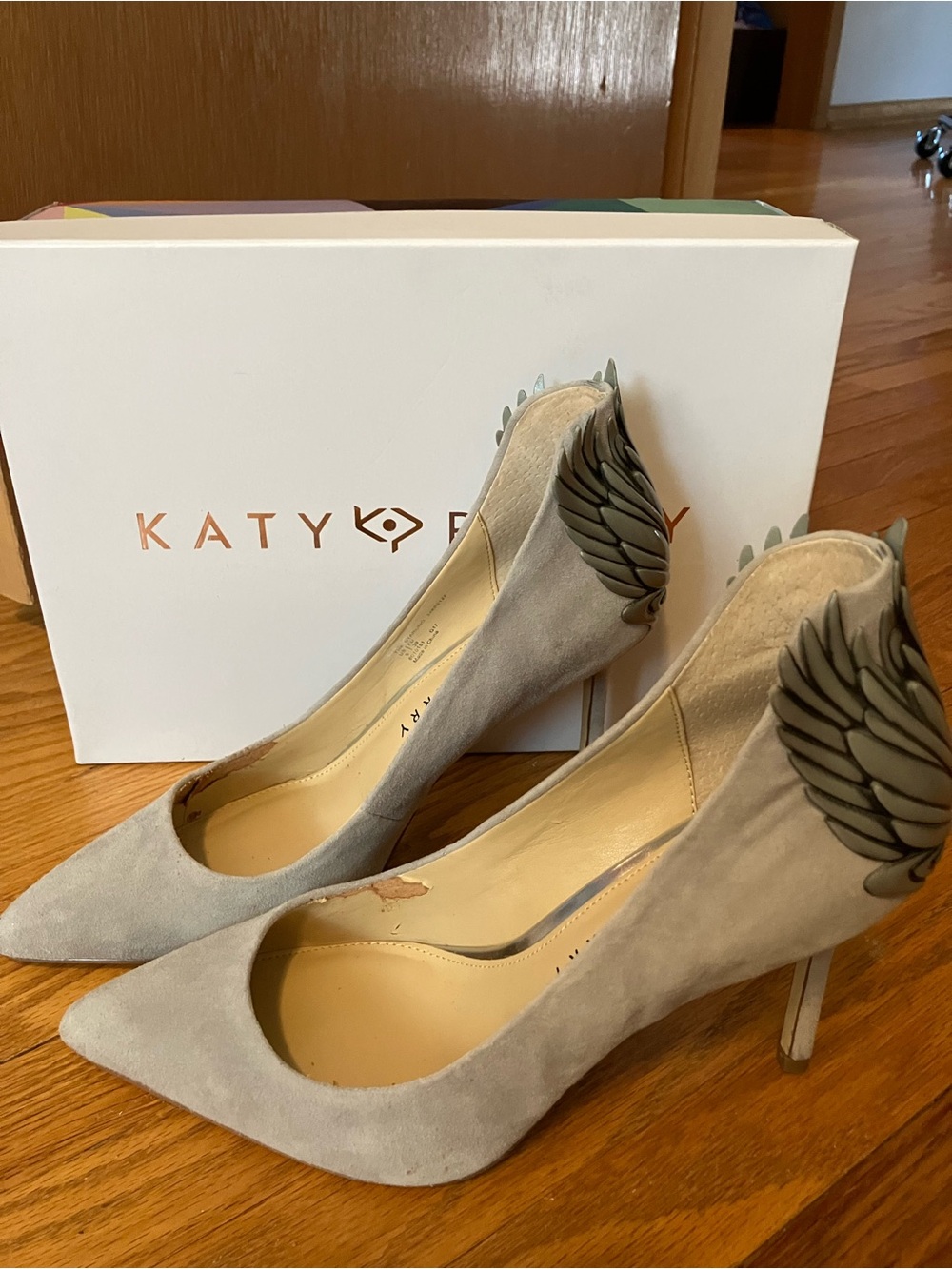 Katy Perry Collections Light Gray Suede Wing-Heel Pointed Pumps